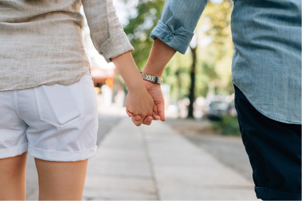 couple-holding-hands