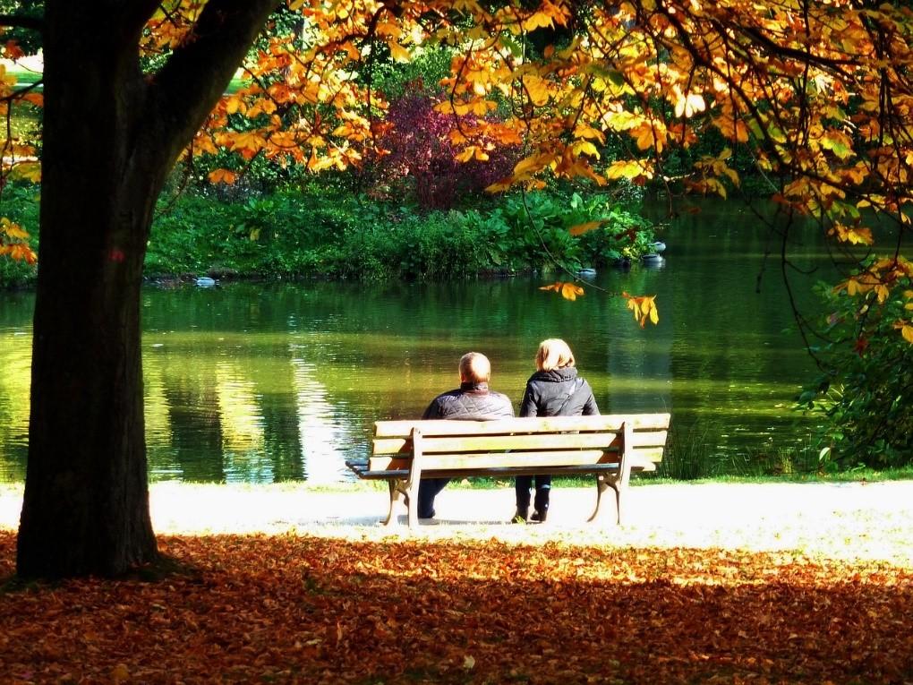 couple-by-the-river